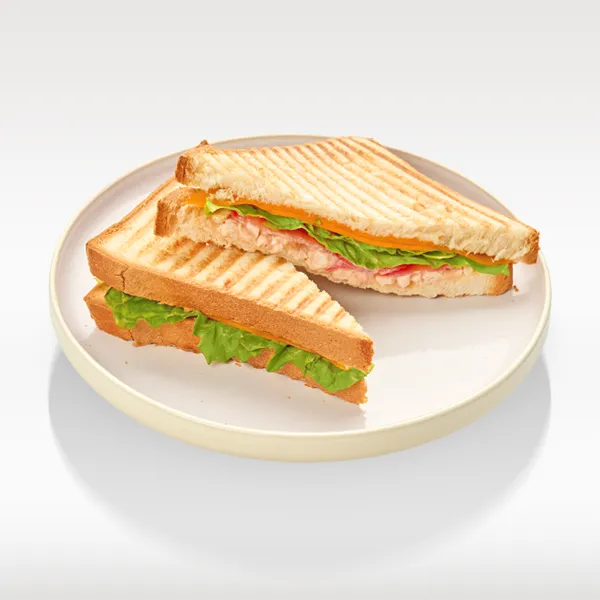 Сэндвич с курицей и томатами
